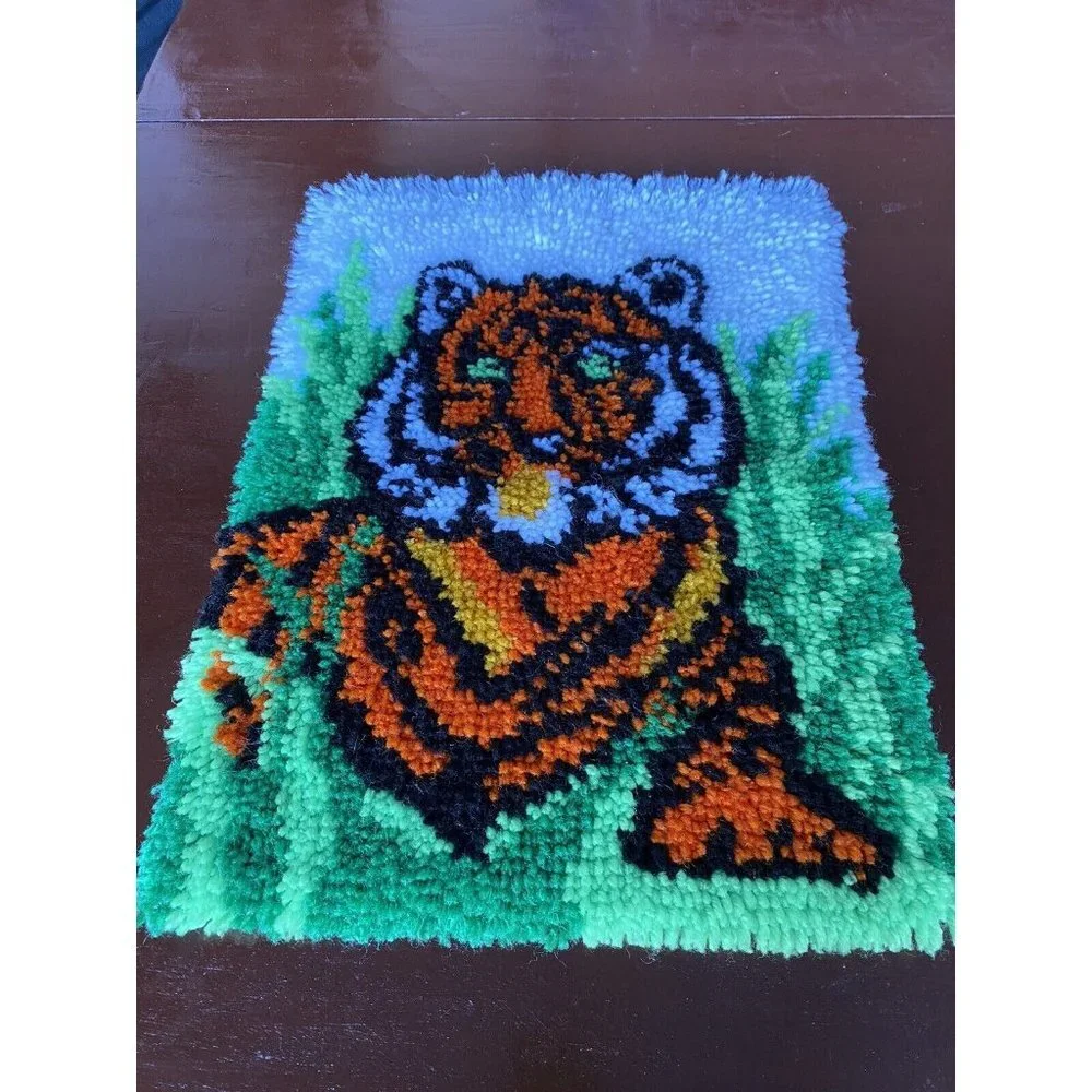 Vintage 70s MCM Handmade Tiger Latch Hook Yarn Wall Rug Tapestry Tiger 21” X 15”